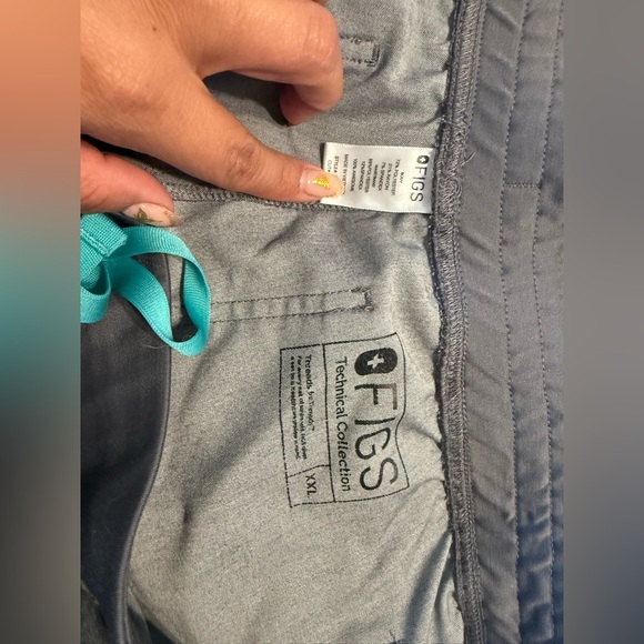 Figs scrubs top xl pants xxl - Picture 2 of 4
